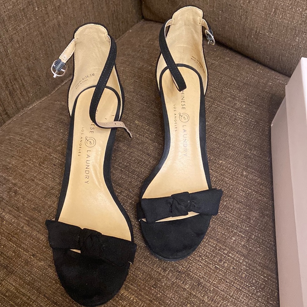 Chinese Laundry Z-Rosebud heels, micro suede, black, size 6